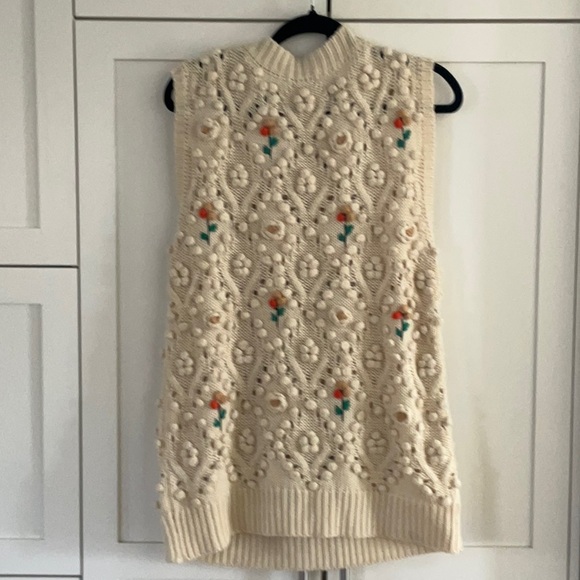 Zara Beige Knit V-Neck Sweater Vest with 3-D Accents size medium - Picture 4 of 5